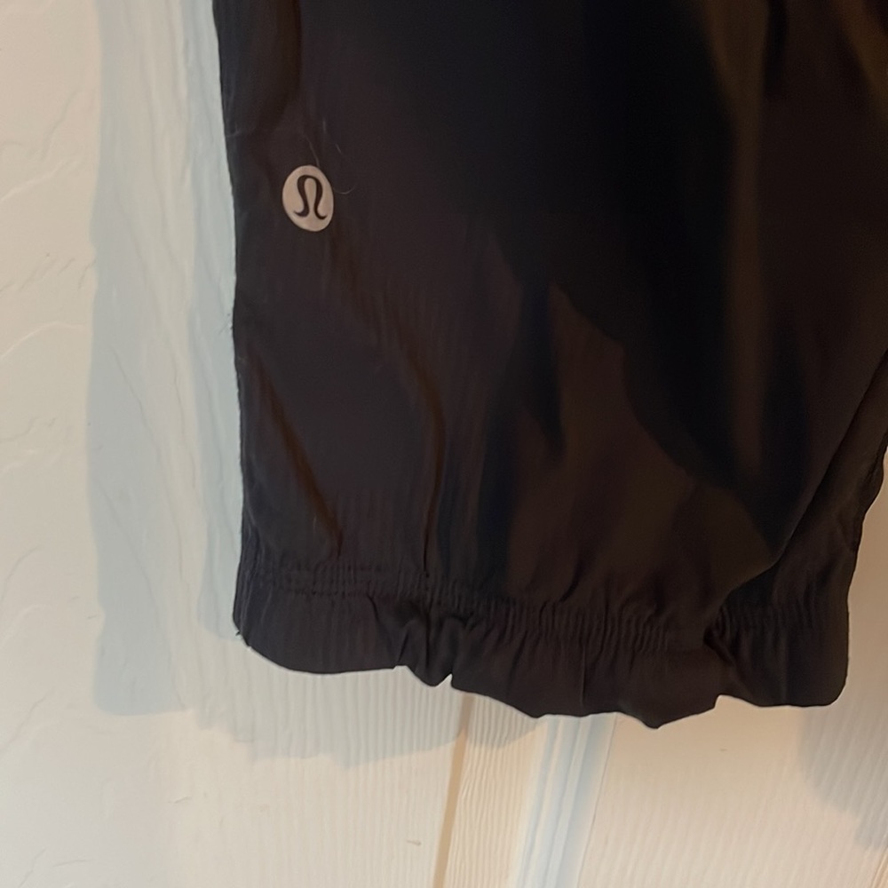 - Lululemon Capri pants - Picture 5 of 5